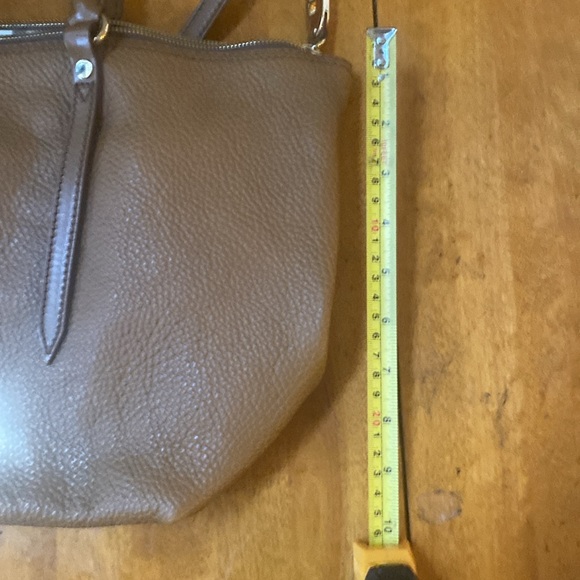 Barely used Tan Brown Burberry Leather Handbag - Picture 5 of 10